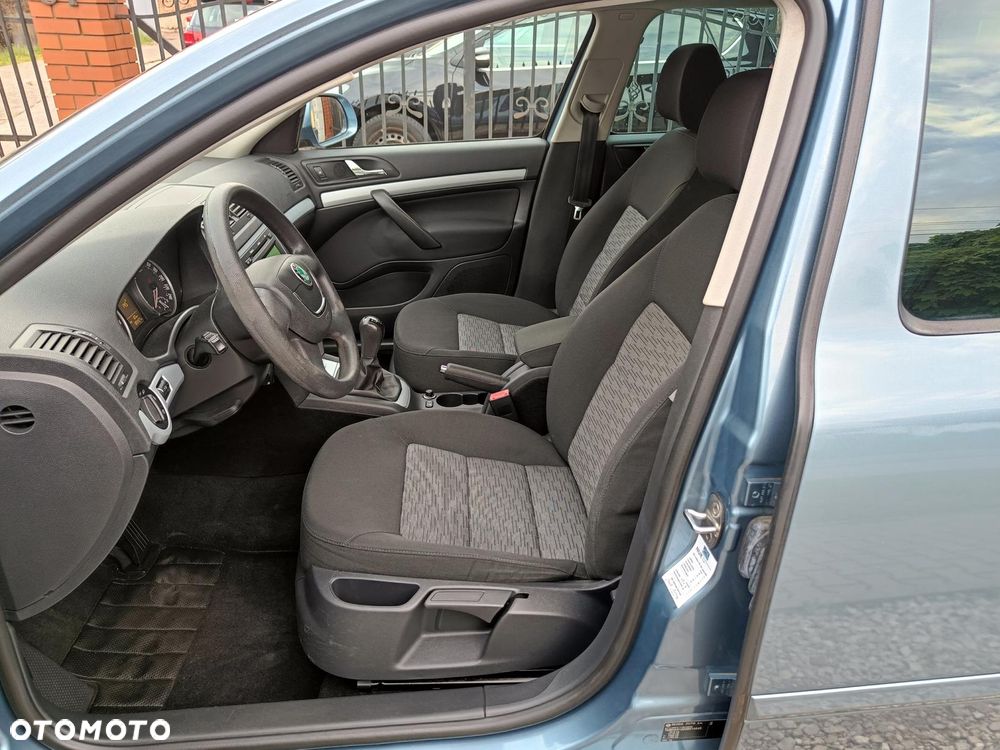 Skoda Octavia 1.6 Combi Ambiente - 20