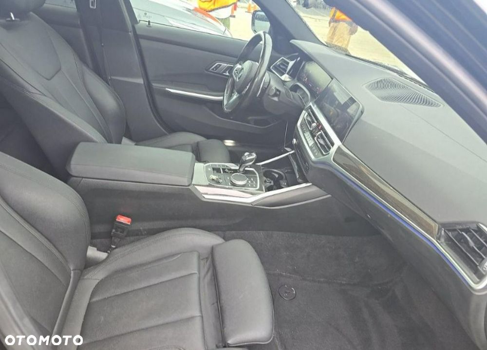 BMW Seria 3 330i M Sport - 7