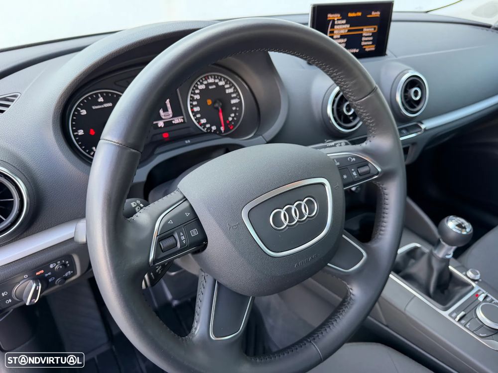 Audi A3 Sportback 1.6 TDI Advance Ultra — fotografia 18