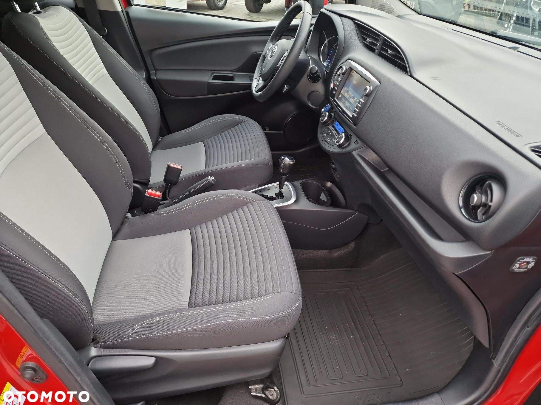 Toyota Yaris Hybrid 100 Premium EU6 - 16