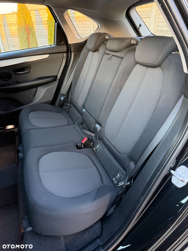 BMW Seria 2 218d - 24