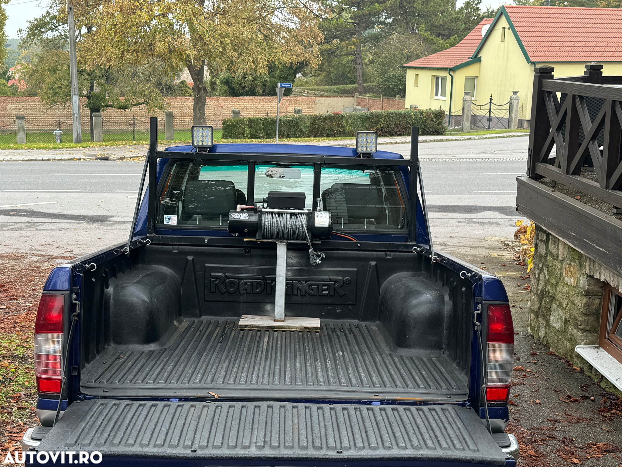 Nissan Pickup - 6