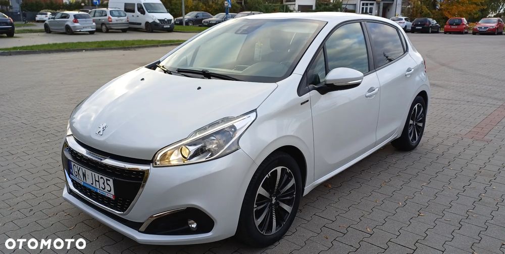 Peugeot 208 - 1