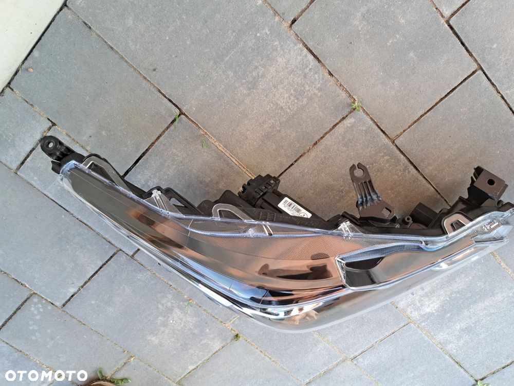 Reflektor prawy Toyota Corolla E21 , - 3