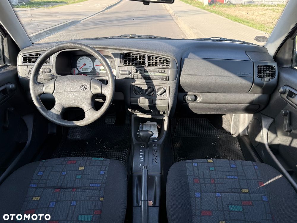 Volkswagen Golf - 10