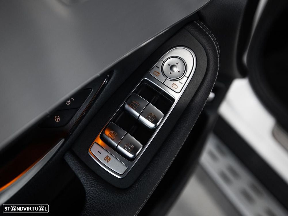 Mercedes-Benz GLC 300 e Coupé 4Matic - 30