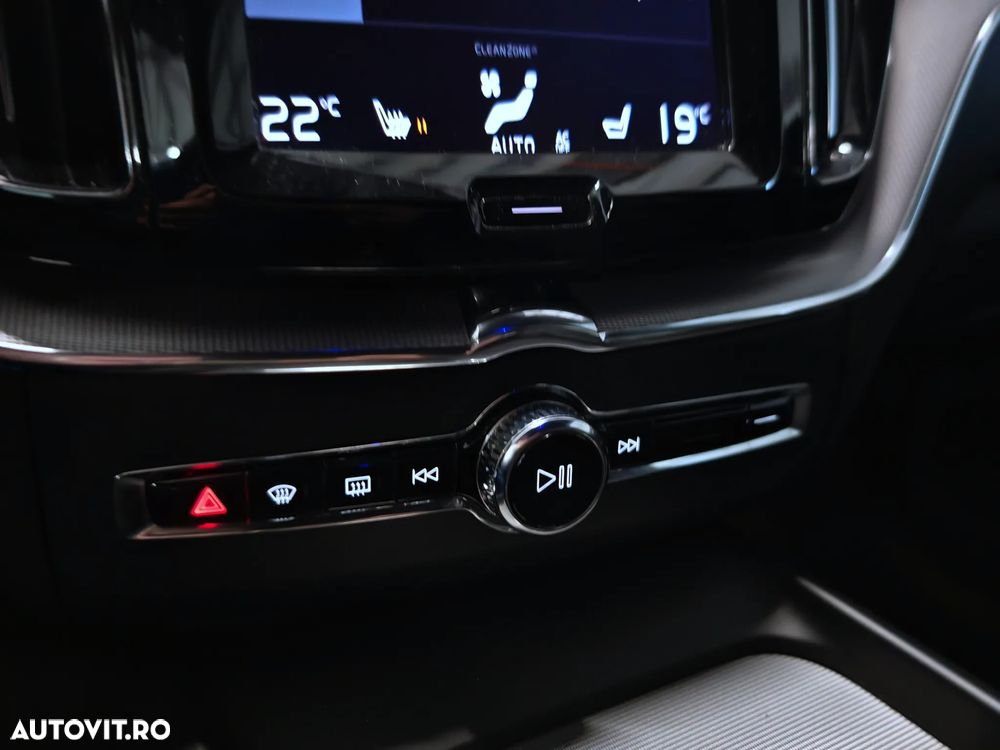 Volvo XC 60 B5 MHEV AWD R-Design - 26