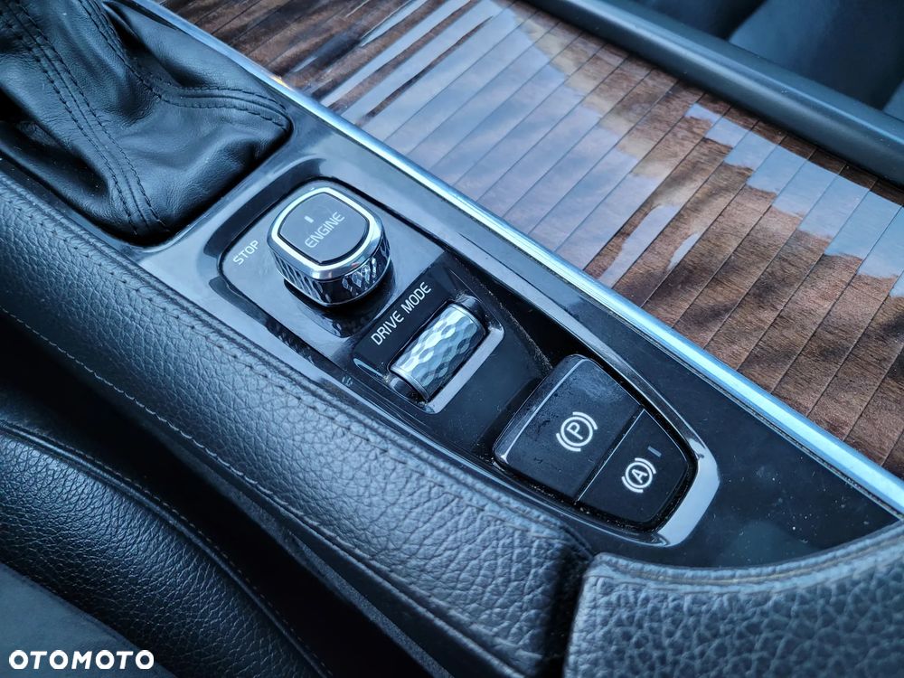 Volvo XC 90 T6 AWD Geartronic Momentum - 24