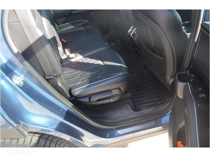 Kia Sorento - 33