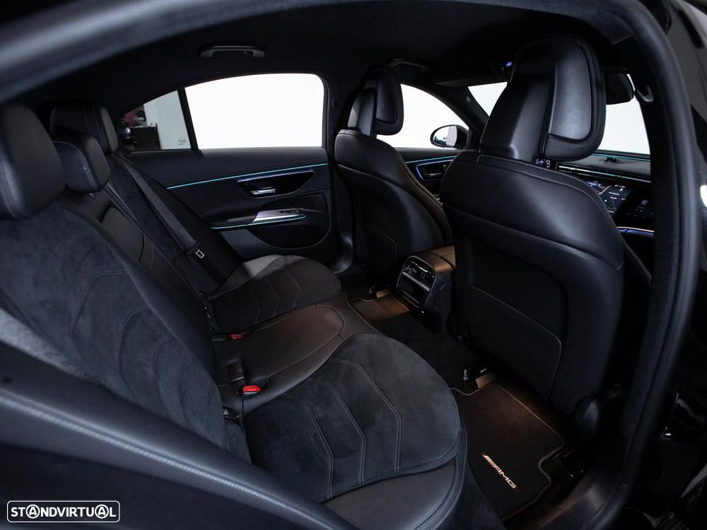 Mercedes-Benz E 300 de 4Matic 9G-TRONIC AMG Line - 12