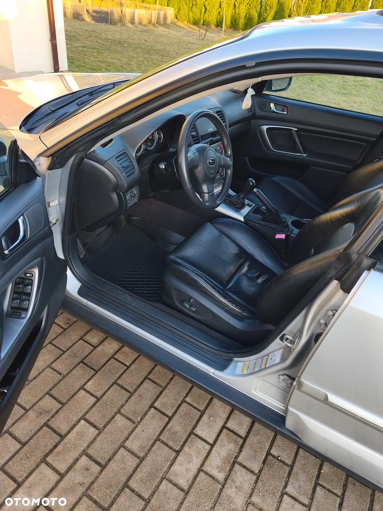 Subaru Outback 2.5i MT - 11
