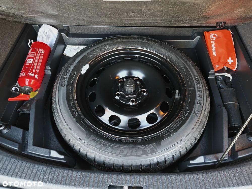 Volkswagen Touran 1.6 TDI DPF BlueMotion Technology Highline - 40