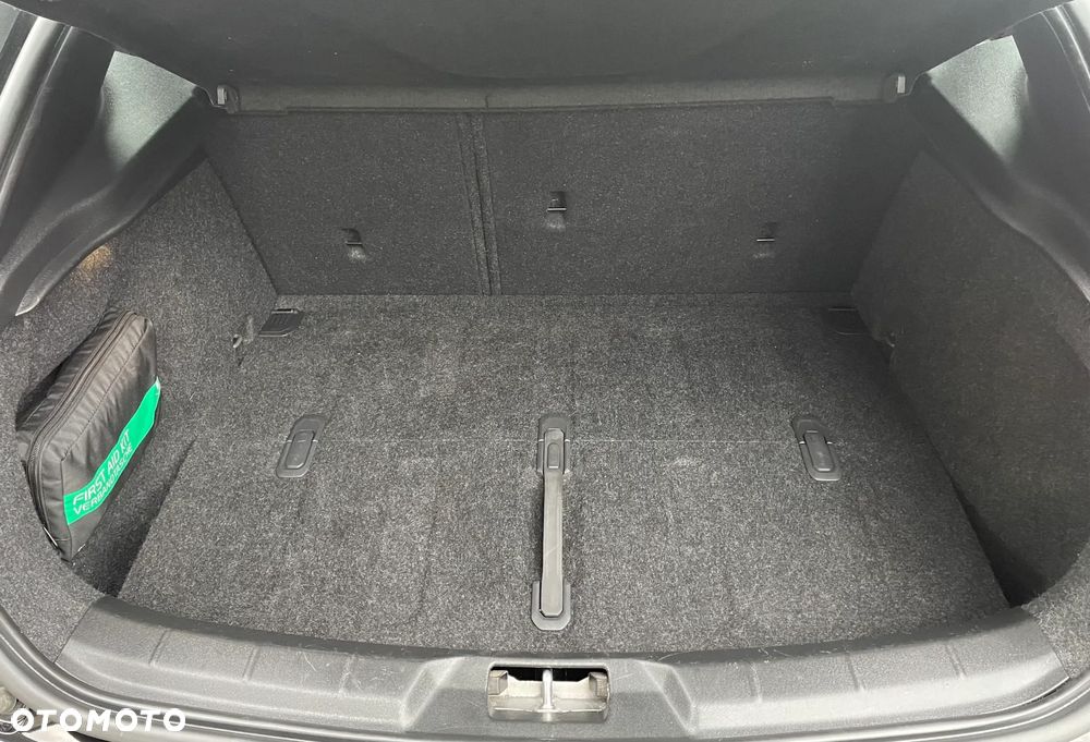 Volvo V40 D3 Momentum - 25