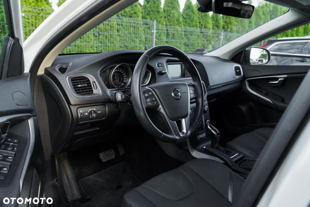 Volvo V40 T3 Drive-E Momentum - 10