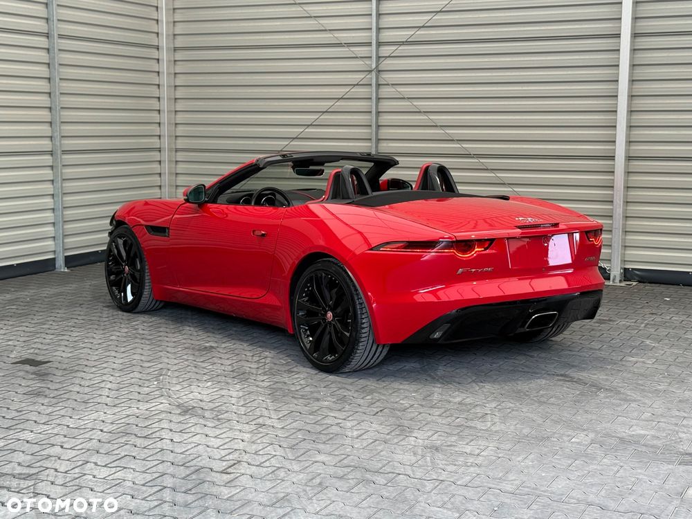 Jaguar F-Type P300 - 9