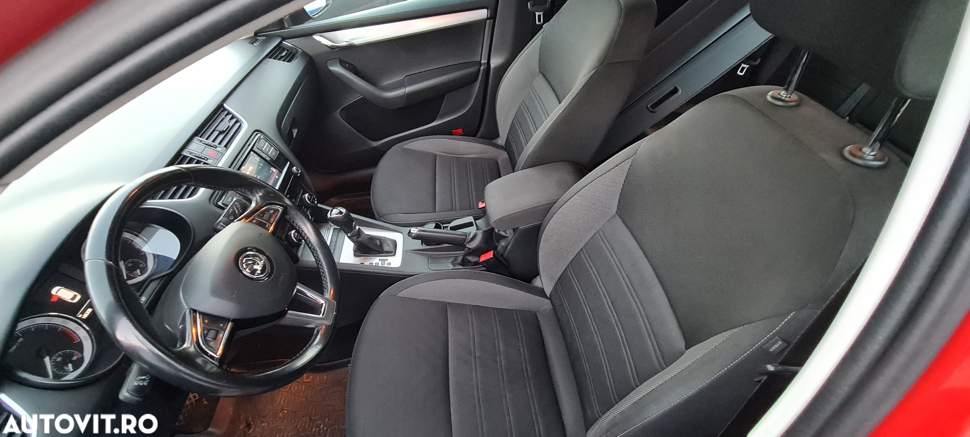 Skoda Octavia 1.6 TDI DSG Style - 10