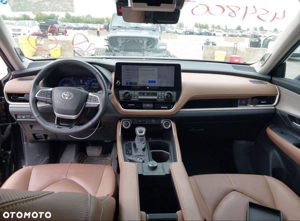 Toyota Grand Highlander - 12