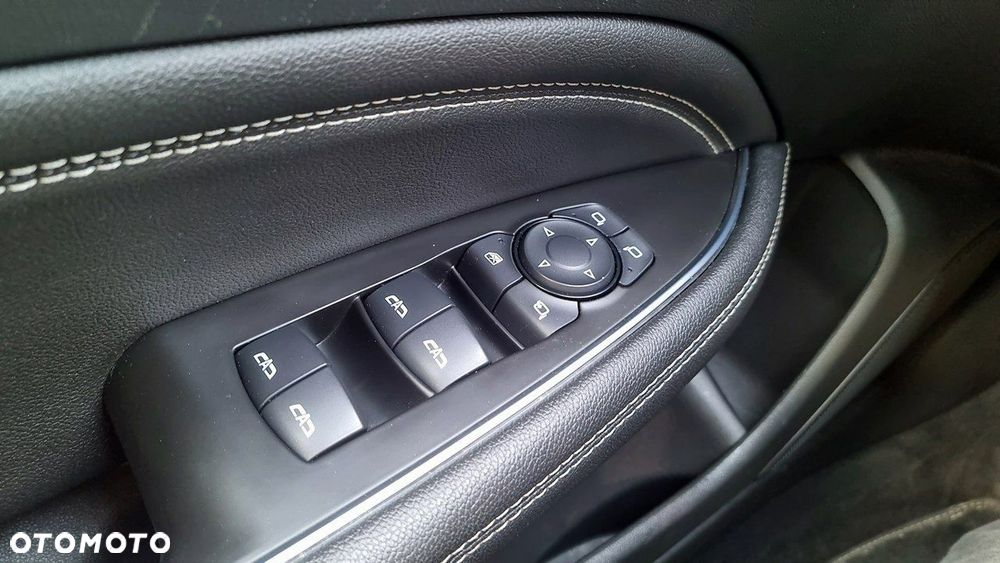 Opel Insignia - 25