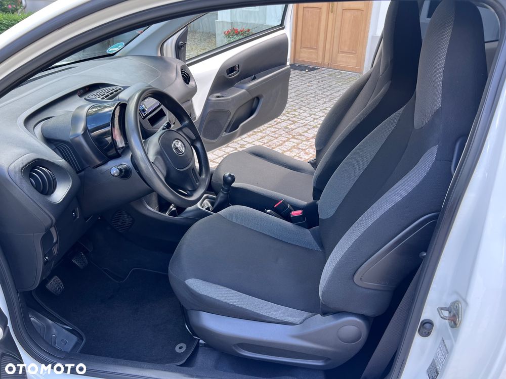 Toyota Aygo x - 15