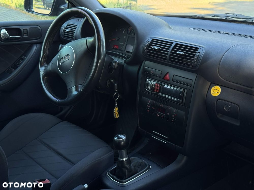 Audi A3 3-drzwiowe 1.8T Attraction - 10