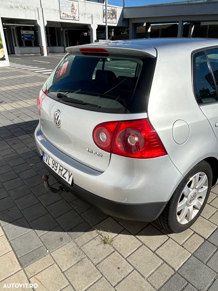 Volkswagen Golf 1.6 FSI Sportline - 6