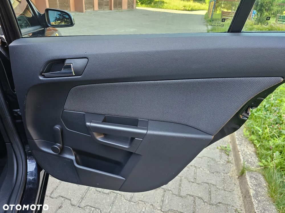 Opel Astra 1.6 Enjoy - 25
