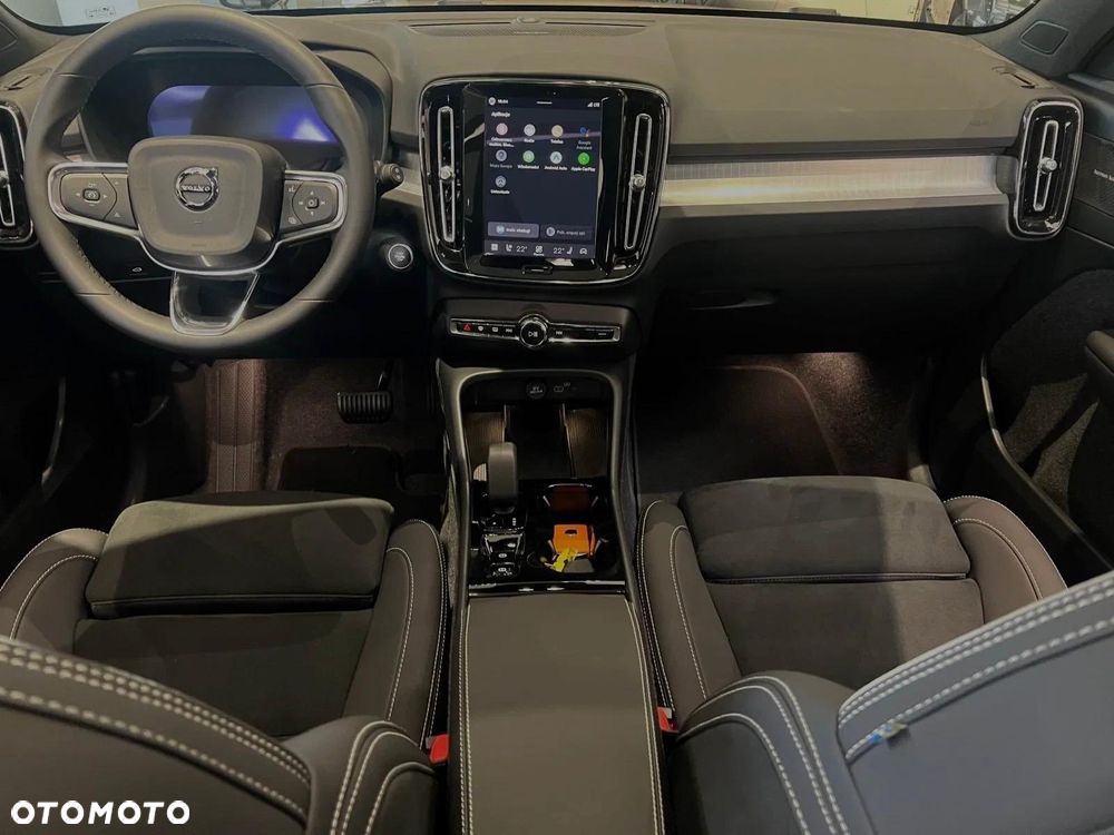 Volvo XC 40 B4 AWD Ultimate Dark - 24