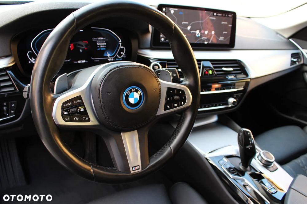 BMW Seria 5 530e Luxury Line sport - 32
