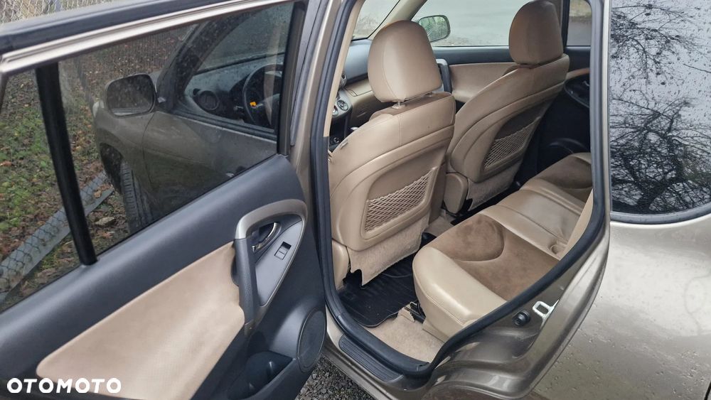 Toyota RAV4 2.0 VVT-i Prestige NAVI MS - 24