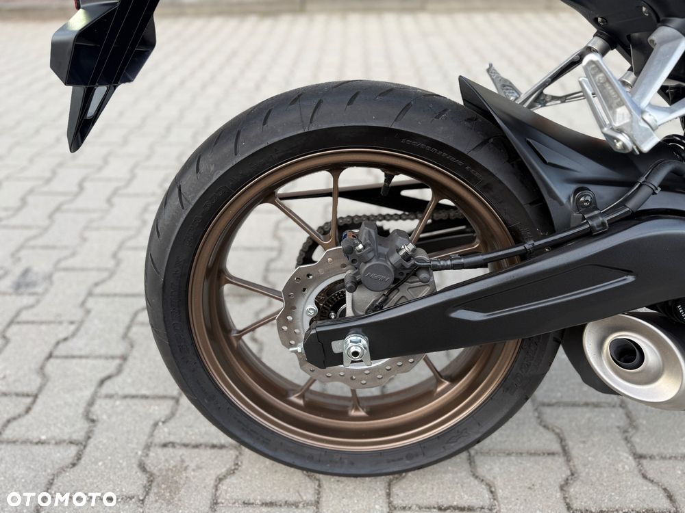 Honda CB - 12