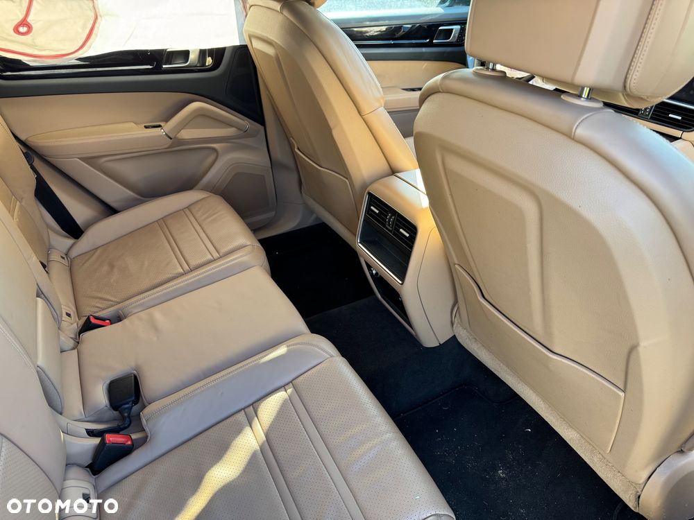 Porsche Cayenne Platinum Edition - 25