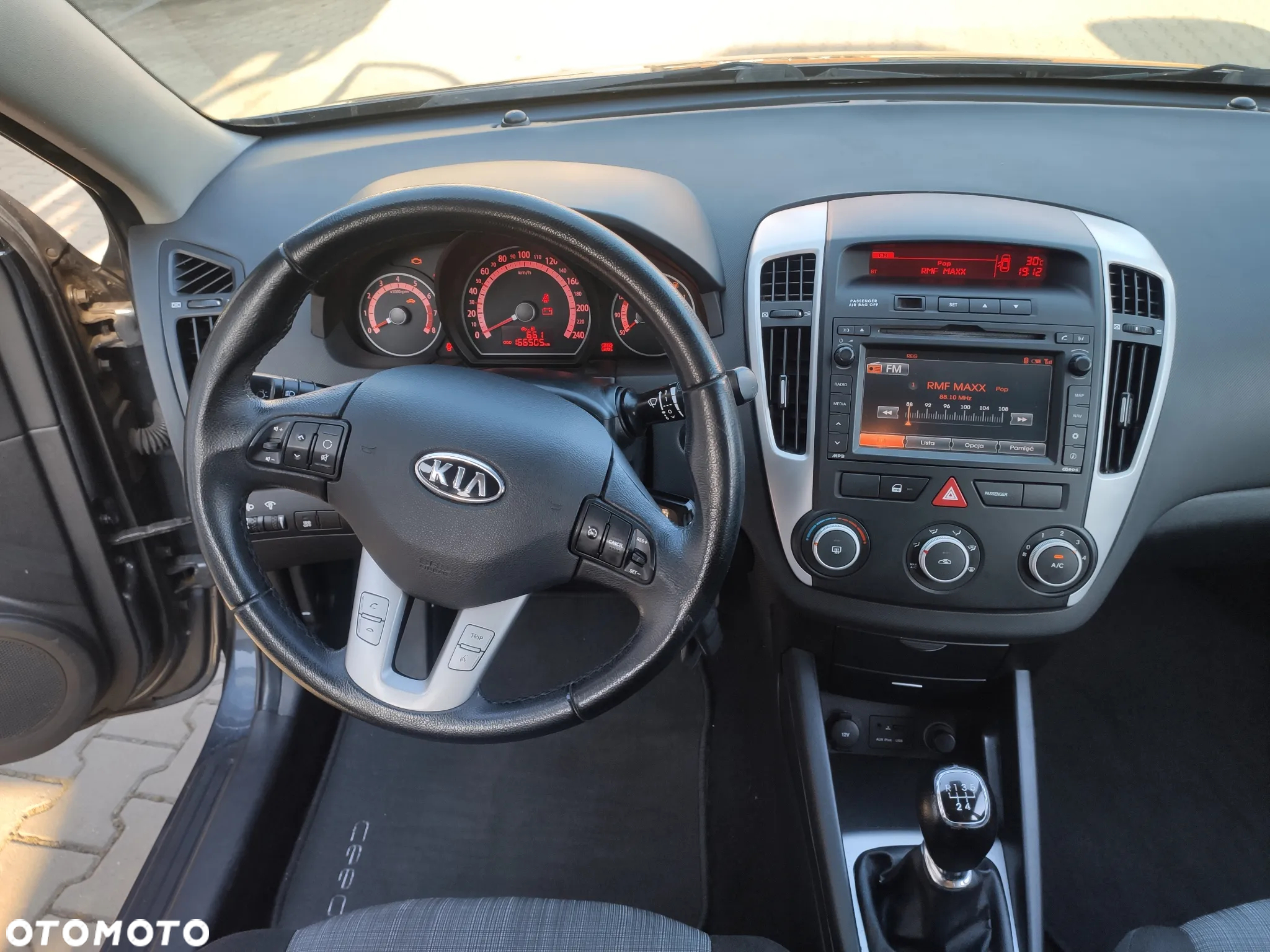Kia Ceed - 11