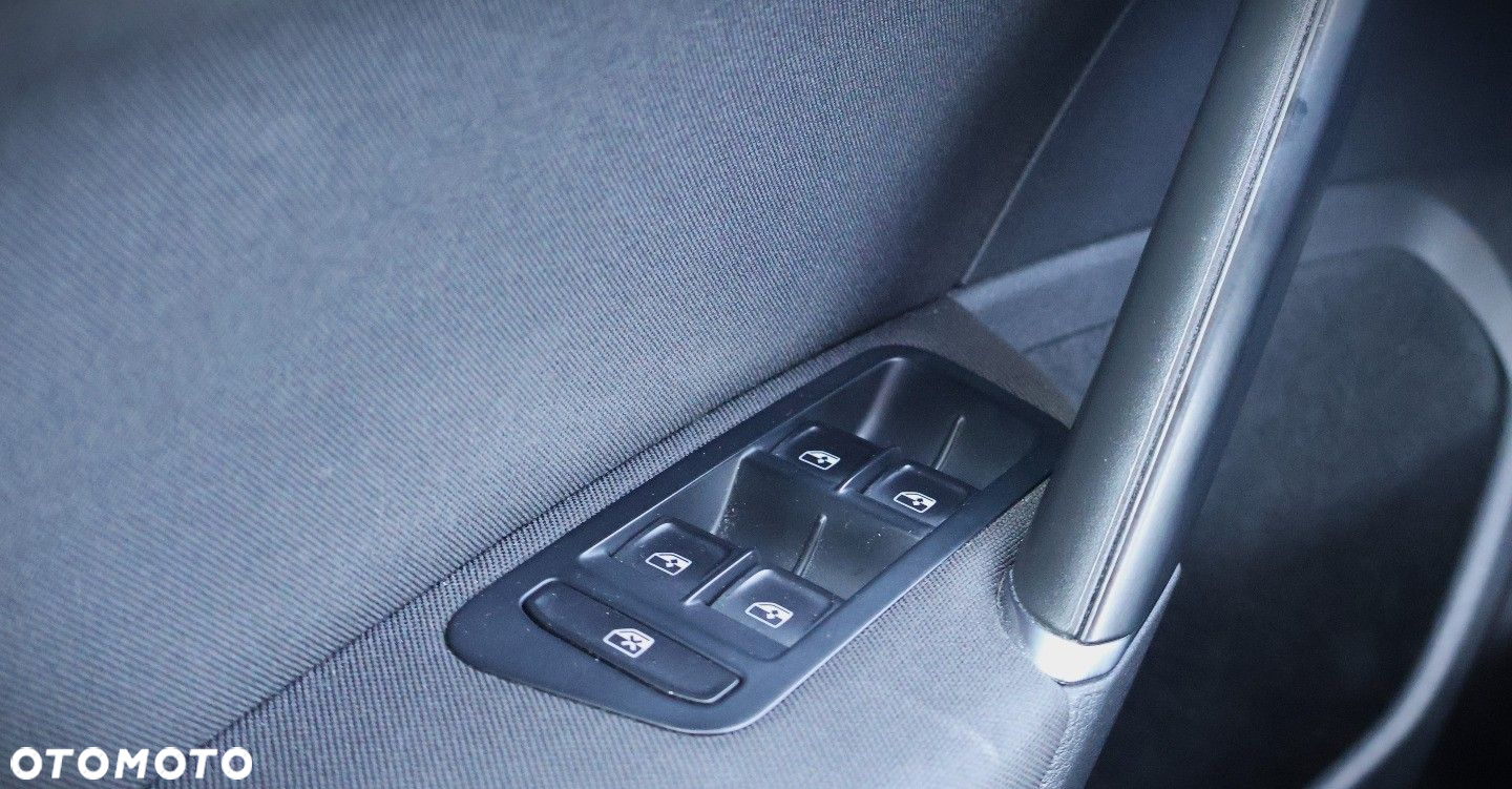 Volkswagen Golf - 28