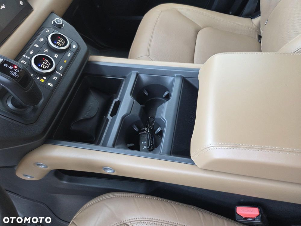 Land Rover Defender 3.0 D250 mHEV X-Dynamic HSE - 22