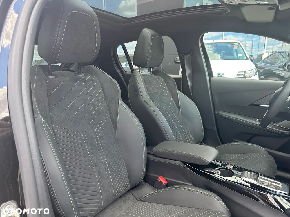 Peugeot 208 1.2 mHEV GT - 24