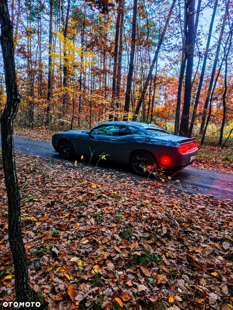 Dodge Challenger - 7