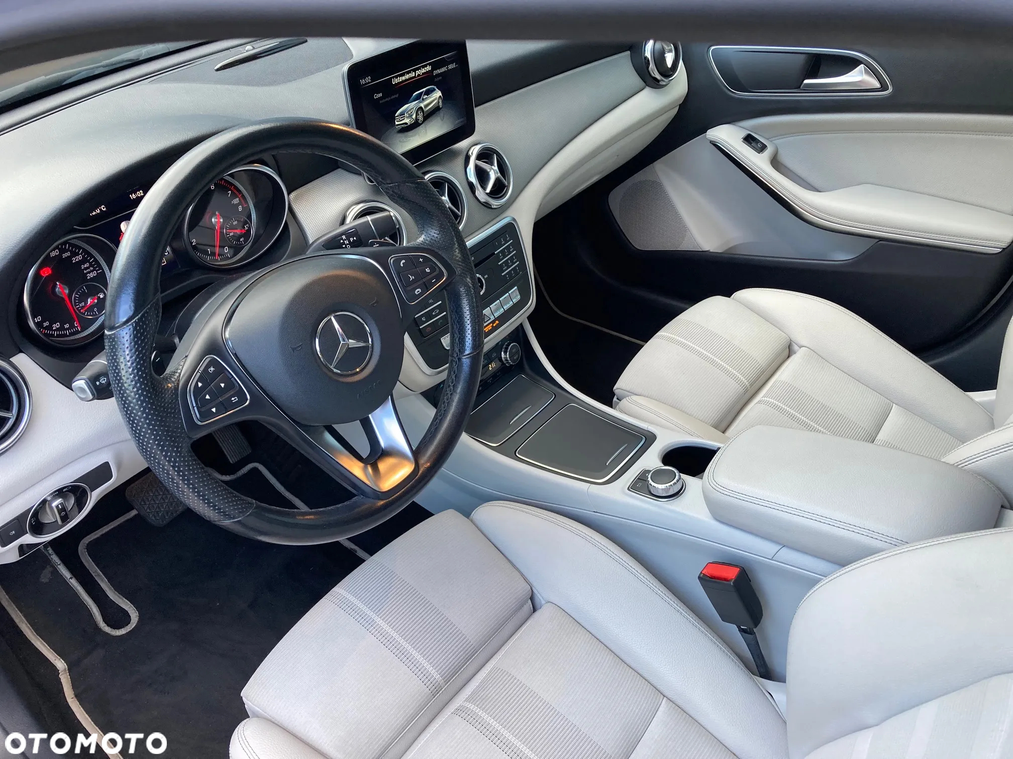 Mercedes-Benz GLA 200 7G-DCT AMG Line - 14