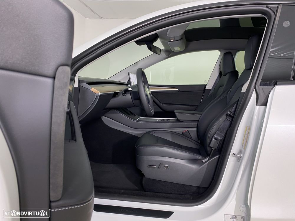 Tesla Model Y Standard RWD - 10