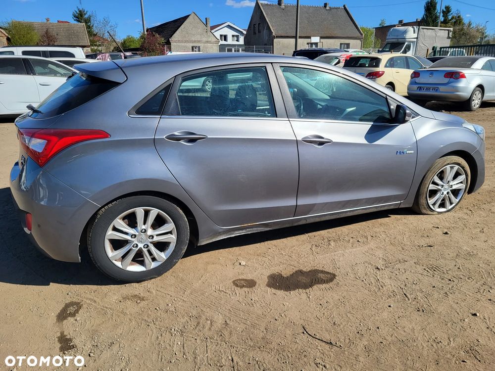 Hyundai i30 blue 1.6 CRDi Trend - 3