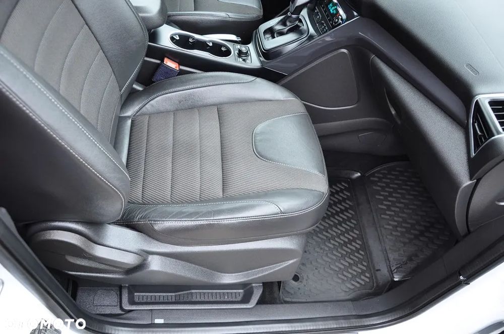 Ford Kuga 2.0 TDCi 4x4 Titanium - 29