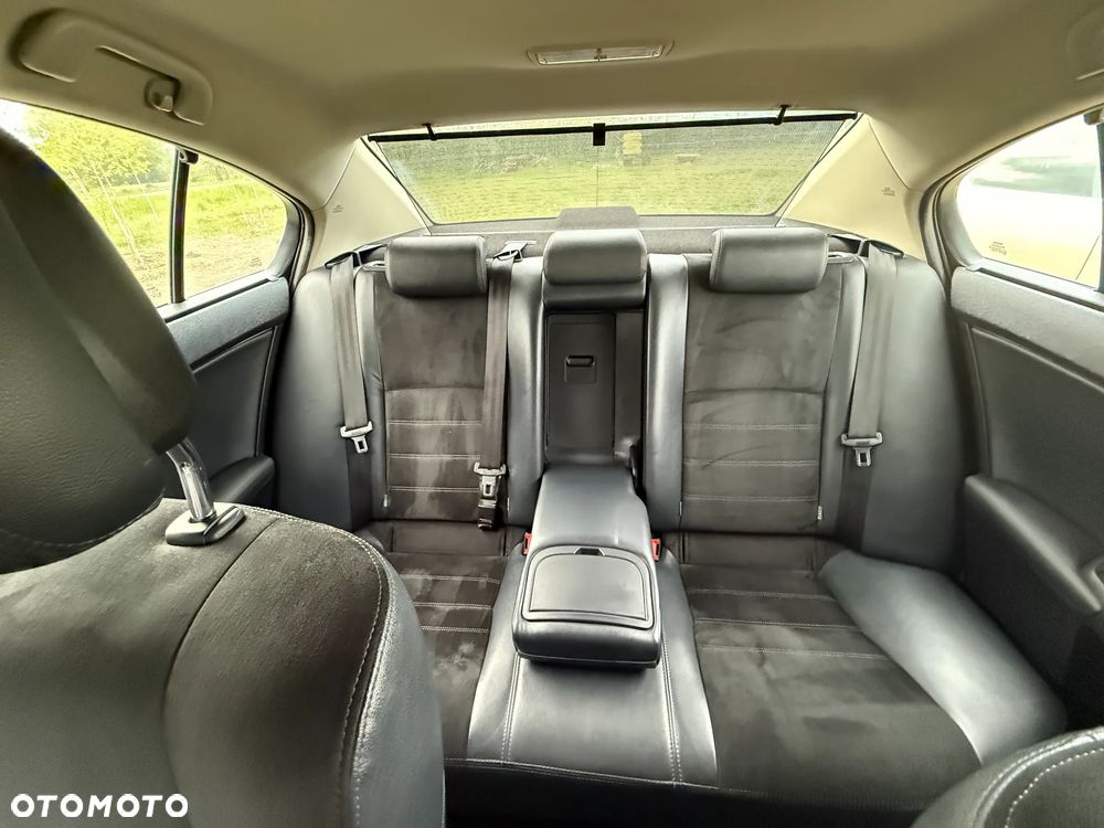 Toyota Avensis 1.8 Premium MS - 16