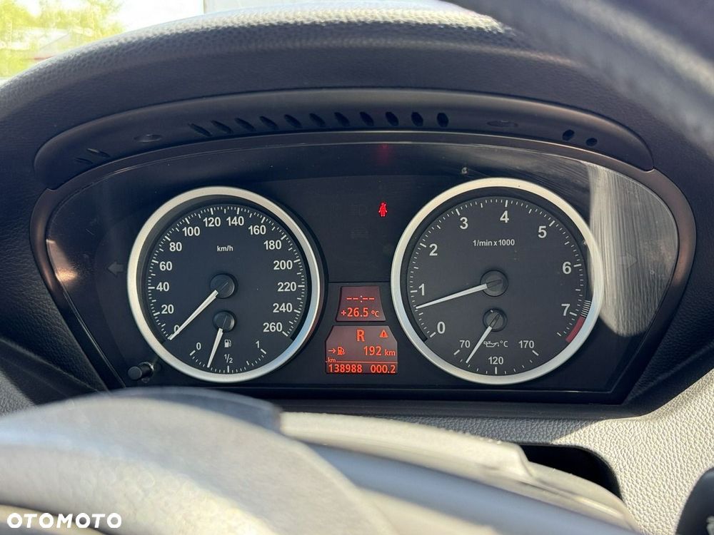 BMW Seria 6 650 i - 32