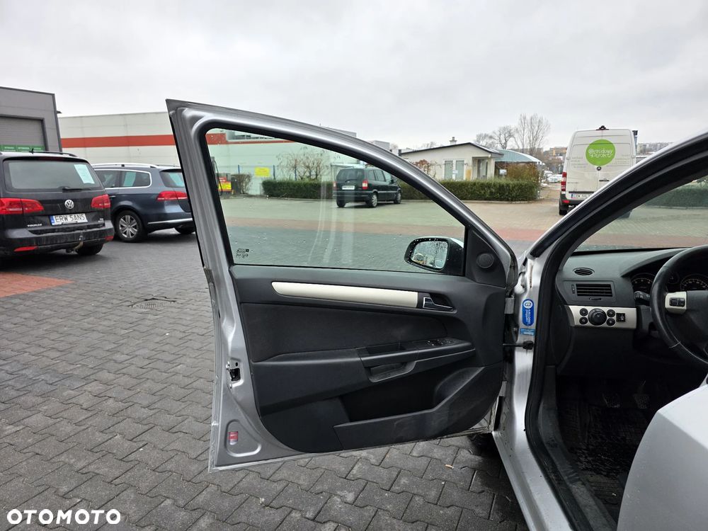 Opel Astra 1.6 NAVI - 10