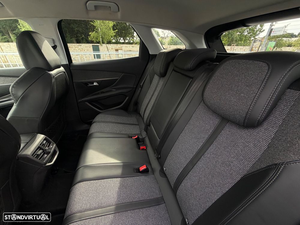 Peugeot 3008 1.5 BlueHDi Allure EAT8 - 17