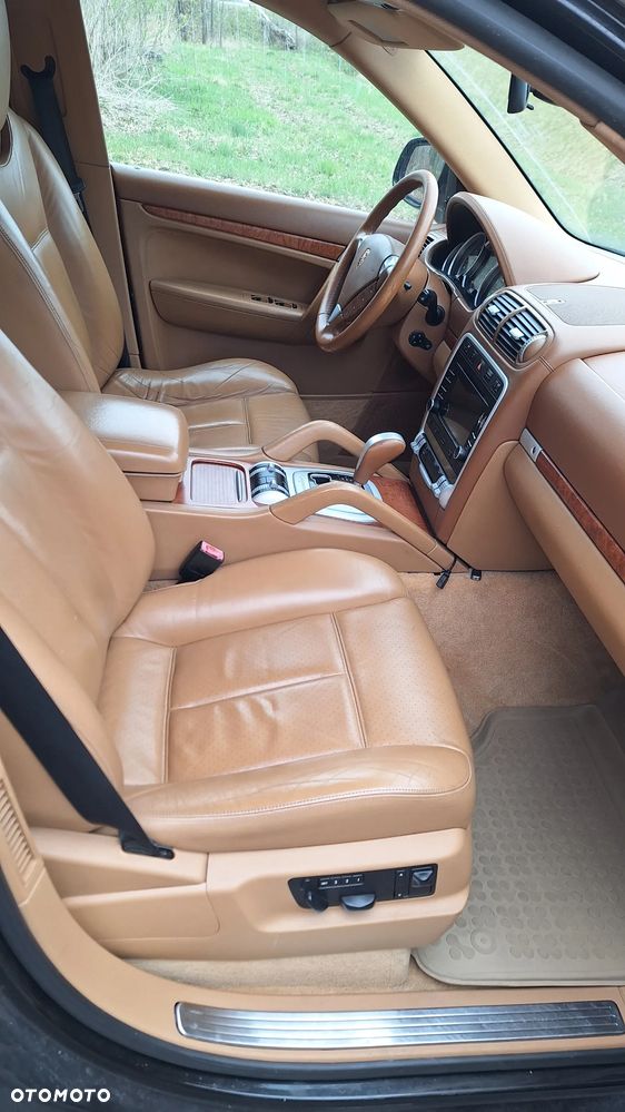Porsche Cayenne - 14