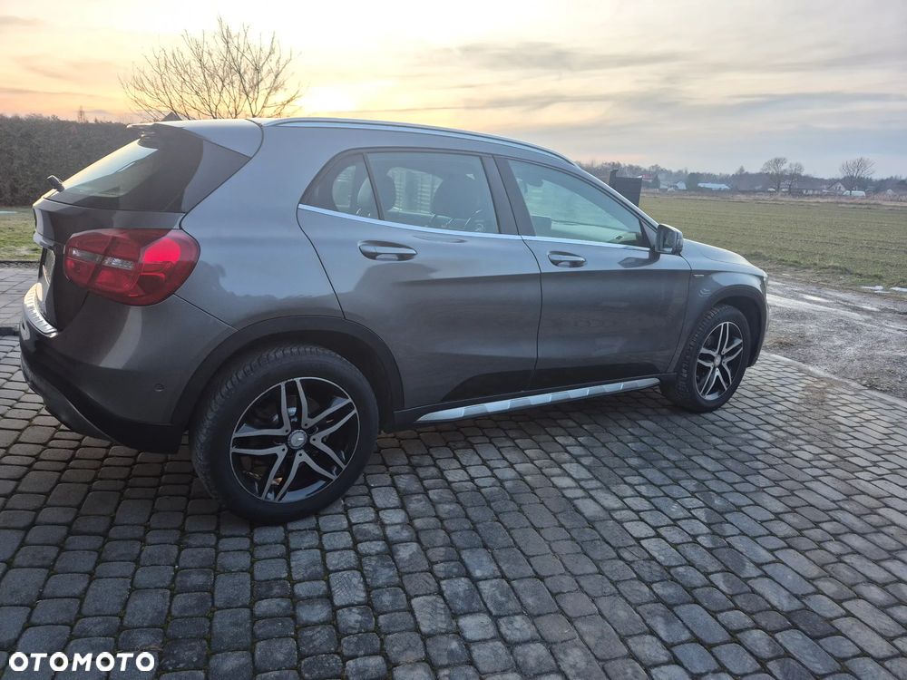 Mercedes-Benz GLA 180 Activity Edition - 7