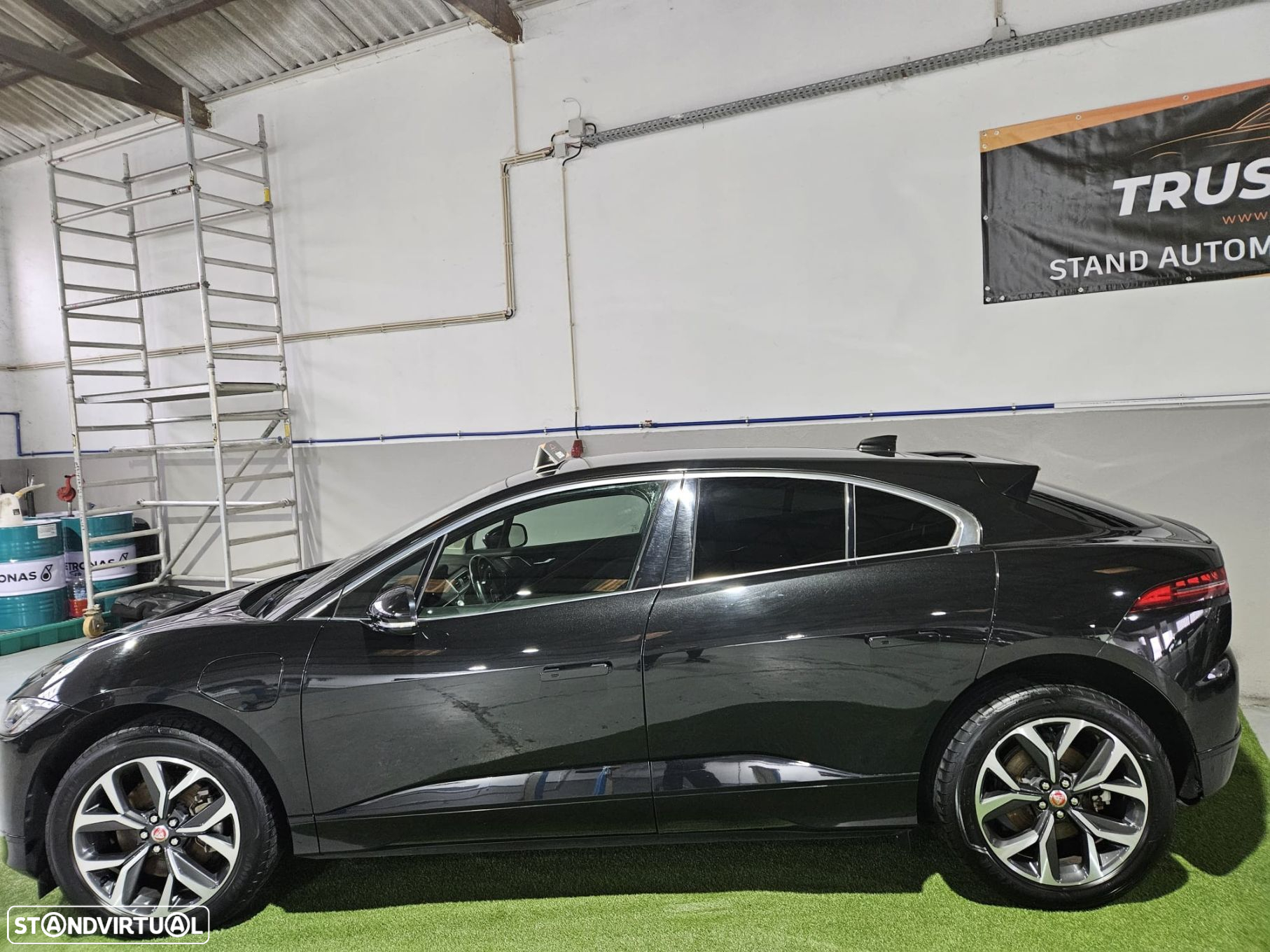 Jaguar I-Pace - 4