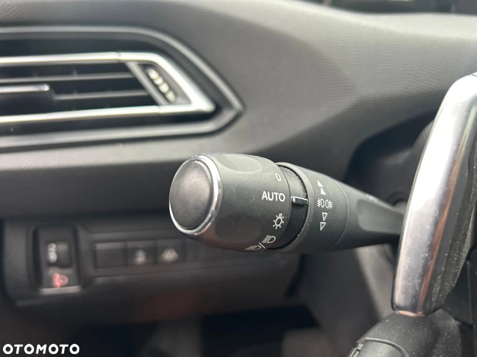 Peugeot 308 1.5 BlueHDi Allure S&S EAT6 - 34