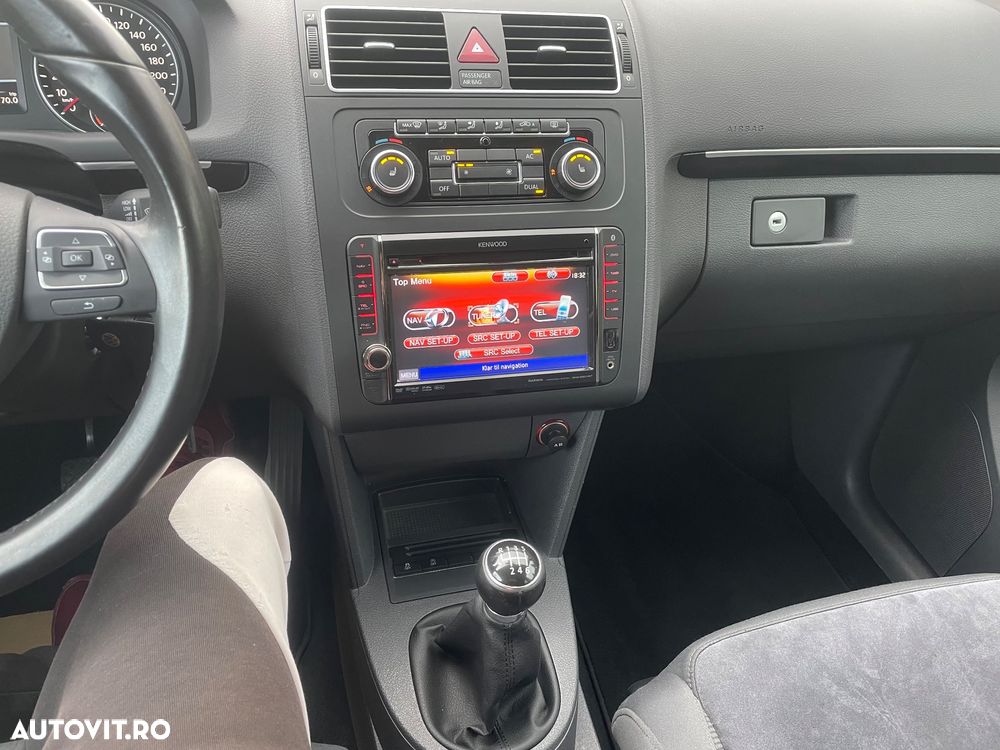 Volkswagen Touran - 26