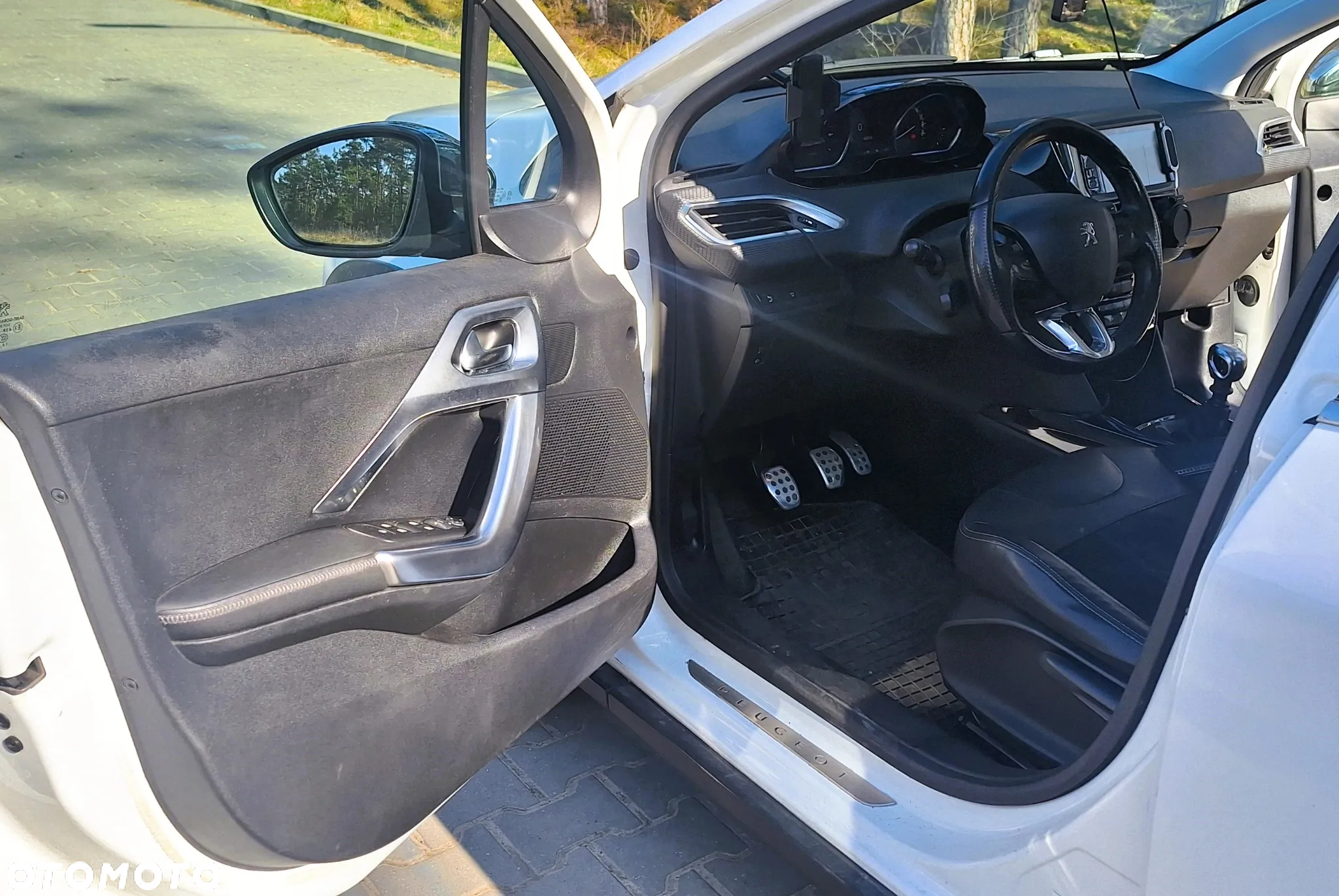 Peugeot 2008 1.2 Pure Tech Allure S&S - 24